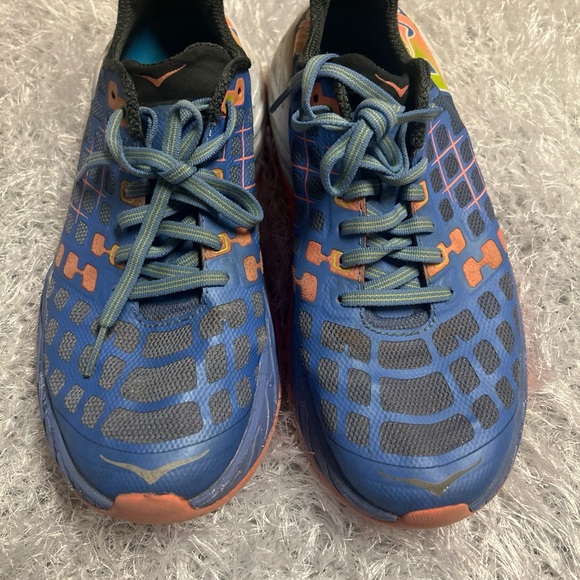 HOKA ONE ONE size 9.5 - Picture 1 of 10